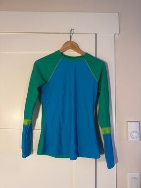 Prana Two-Tone Blue & Green Long Sleeve swim Tee